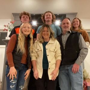 Meet your Posher, Crystal